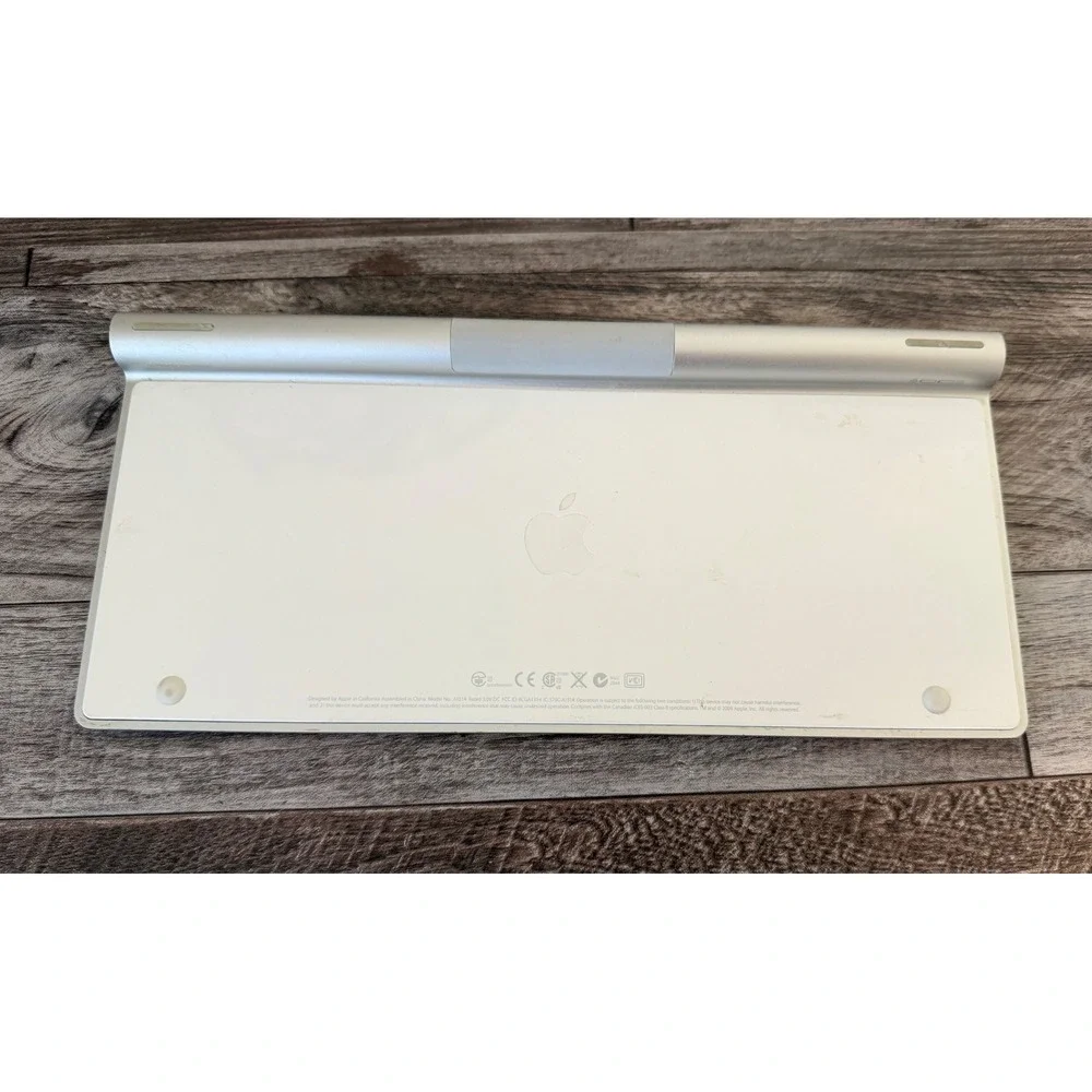 Apple Wireless Keyboard A1314 Bluetooth Silver‎ – Works, Missing 2 Keys